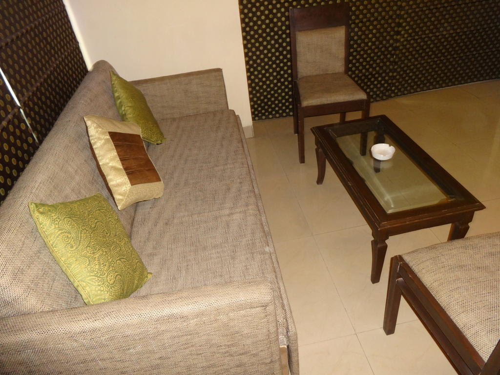 Hotel Gautam Residency New Delhi Room photo