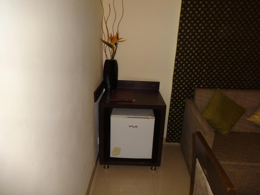 Hotel Gautam Residency New Delhi Room photo
